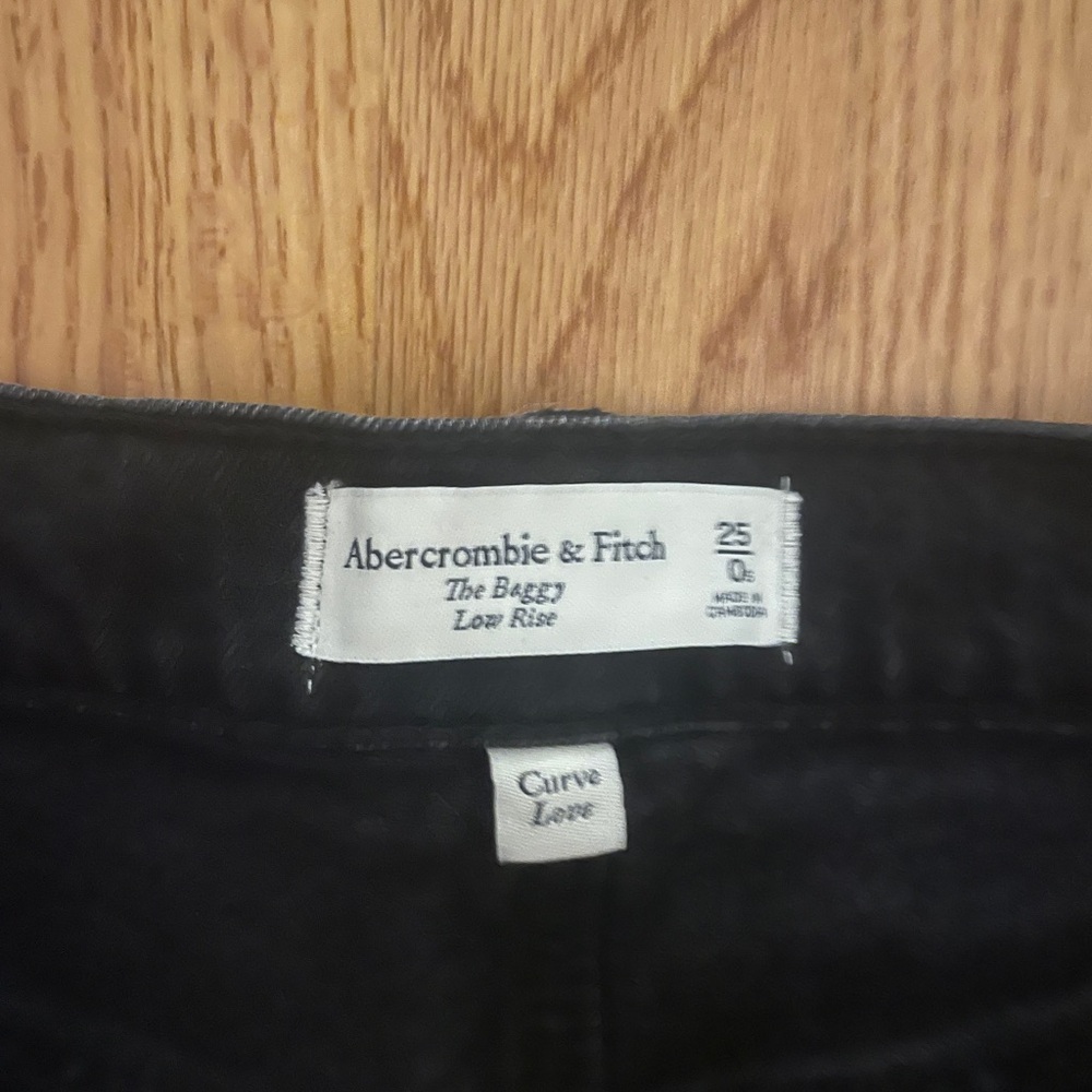 Abercrombie and Fitch Low Rise Curvy Jeans - Picture 2 of 2